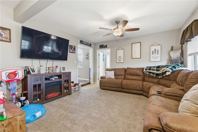 34 Cherry Farm Ln, Dunbar, PA 15431