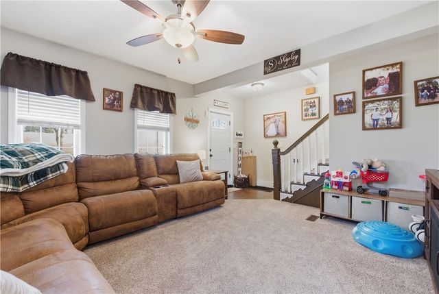 34 Cherry Farm Ln, Dunbar, PA 15431