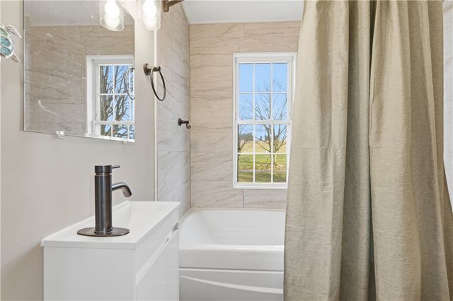 34 Cherry Farm Ln, Dunbar, PA 15431