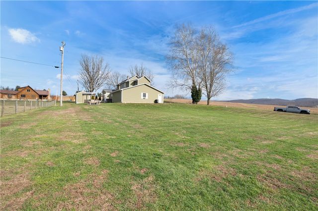 34 Cherry Farm Ln, Dunbar, PA 15431