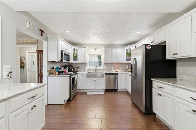 34 Cherry Farm Ln, Dunbar, PA 15431