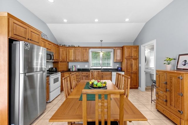 235 Carver Rd 3, Plymouth, MA 02360
