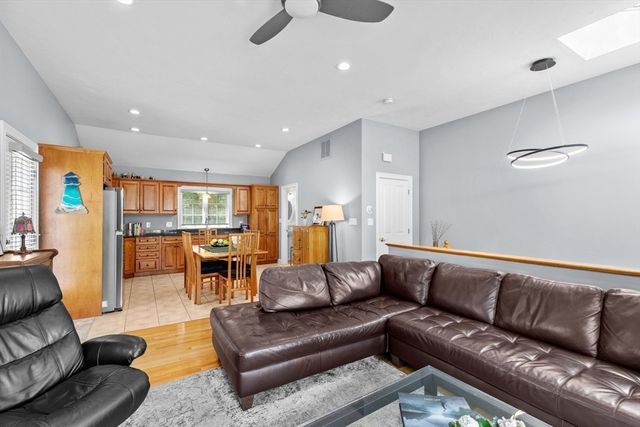 235 Carver Rd 3, Plymouth, MA 02360
