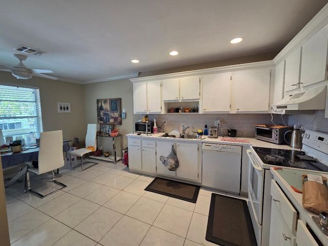 1521 NW 19th Terrace 204, Delray Beach, FL 33445