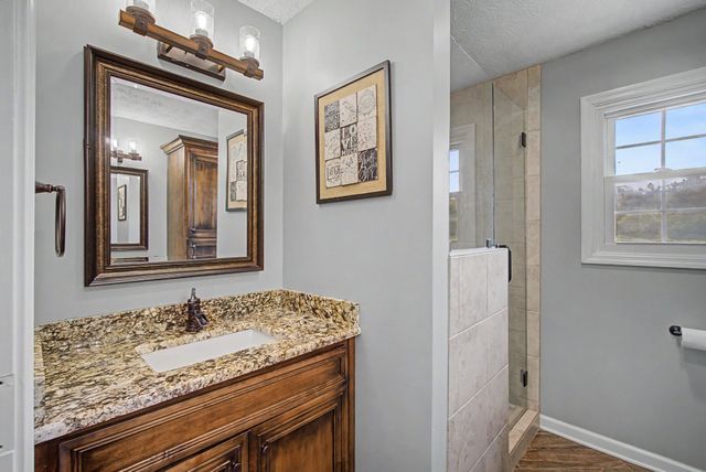 356 Lee Rd, Cottontown, TN 37048
