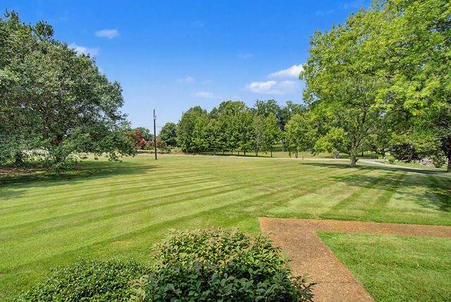 356 Lee Rd, Cottontown, TN 37048