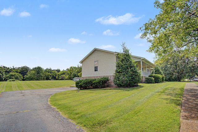 356 Lee Rd, Cottontown, TN 37048