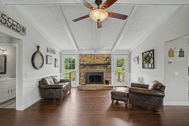 356 Lee Rd, Cottontown, TN 37048