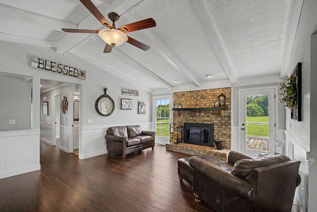 356 Lee Rd, Cottontown, TN 37048