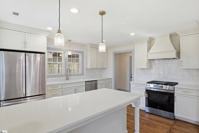 4 Wembley Road, Greenville, SC 29607