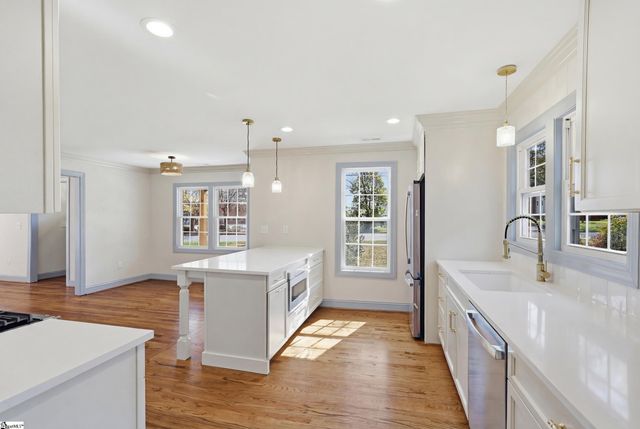 4 Wembley Road, Greenville, SC 29607