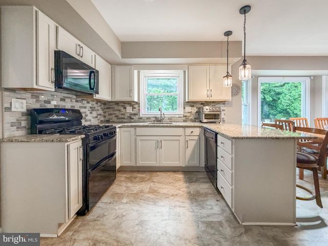 29 ADDINGTON DR, Feasterville Trevose, PA 19053