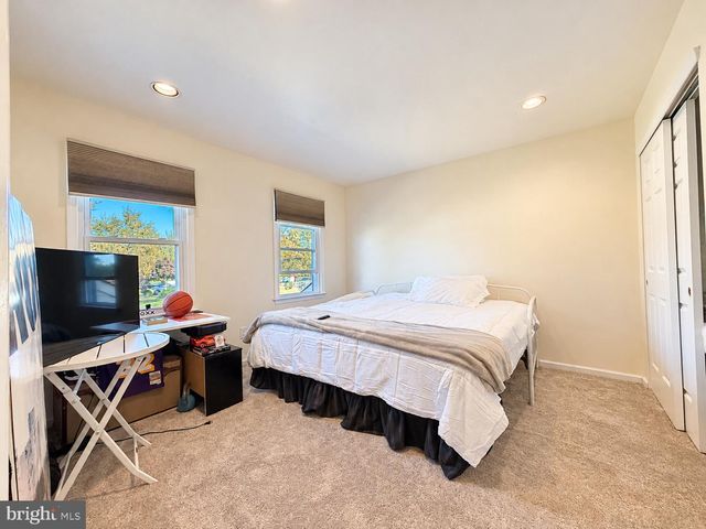 29 ADDINGTON DR, Feasterville Trevose, PA 19053