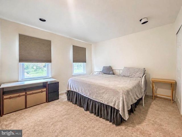 29 ADDINGTON DR, Feasterville Trevose, PA 19053