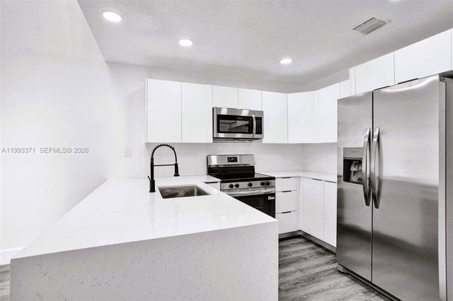 1818 Adventure Pl, North Lauderdale, FL 33068