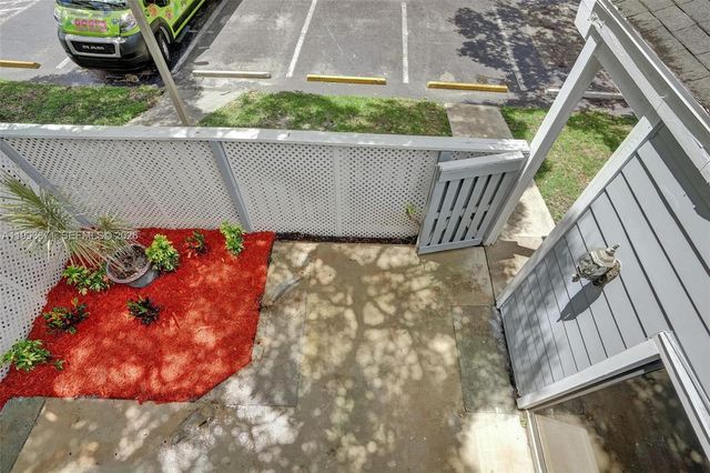 1818 Adventure Pl, North Lauderdale, FL 33068