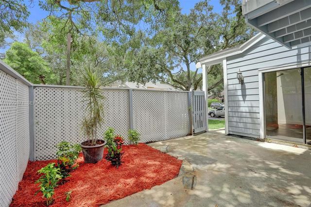 1818 Adventure Pl, North Lauderdale, FL 33068