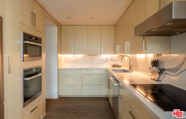 818 N Doheny Drive 1107, West Hollywood, CA 90069