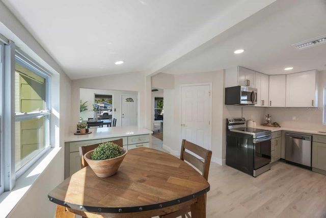 1160 36TH AVENUE N, St Petersburg, FL 33704