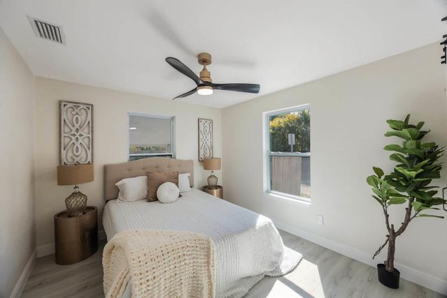 1160 36TH AVENUE N, St Petersburg, FL 33704