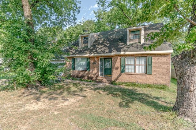 2010 Cenwood Dr, Jonesboro, AR 72401