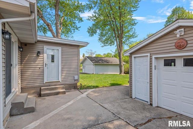 2118 W LAWRENCE Avenue, Springfield, IL 62704