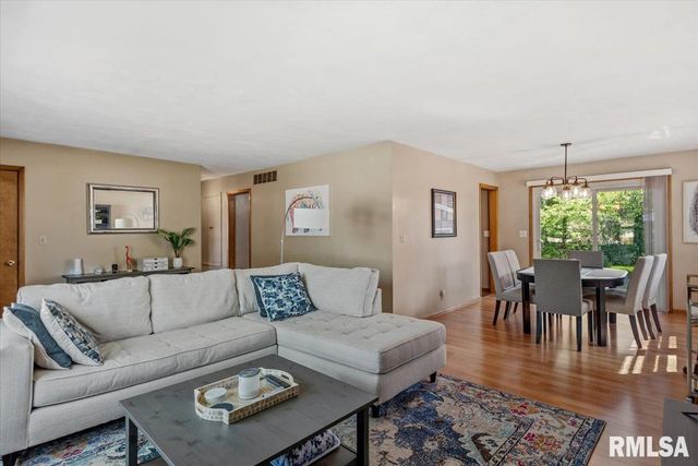 2118 W LAWRENCE Avenue, Springfield, IL 62704