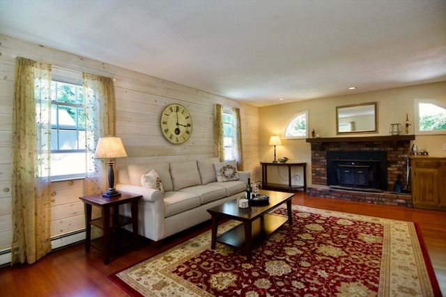 326 Flynt St, Palmer, MA 01069