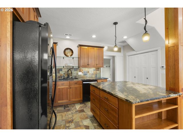 7006 Ne ELM St, Hillsboro, OR 97124