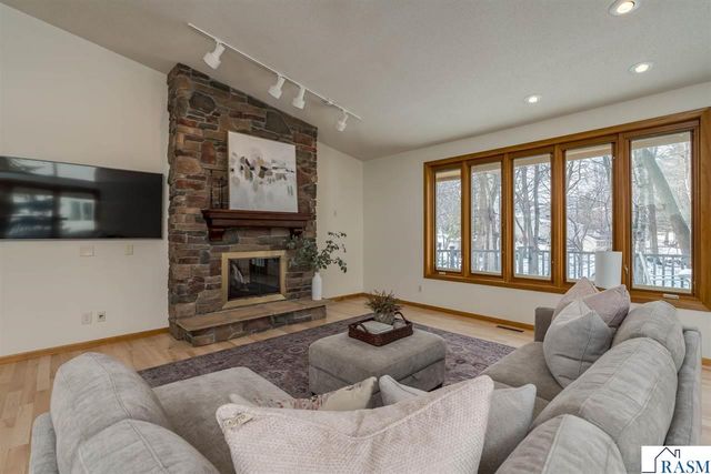 1515 Pleasant View Drive, North Mankato, MN 56003