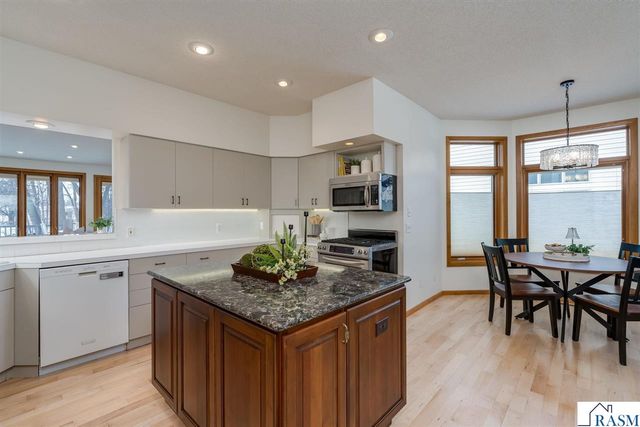 1515 Pleasant View Drive, North Mankato, MN 56003