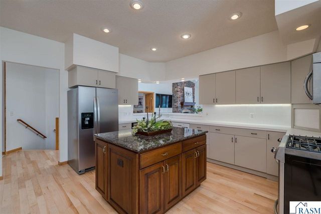 1515 Pleasant View Drive, North Mankato, MN 56003