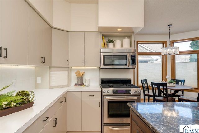 1515 Pleasant View Drive, North Mankato, MN 56003