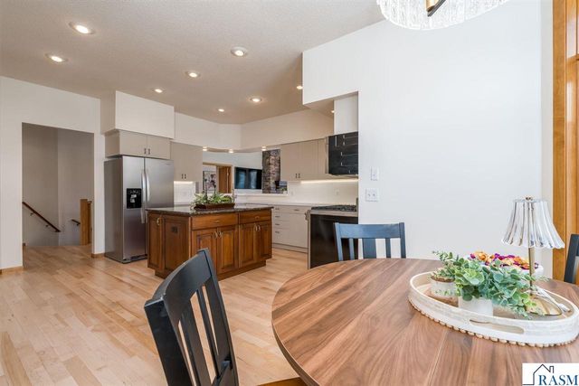 1515 Pleasant View Drive, North Mankato, MN 56003