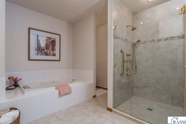 1515 Pleasant View Drive, North Mankato, MN 56003