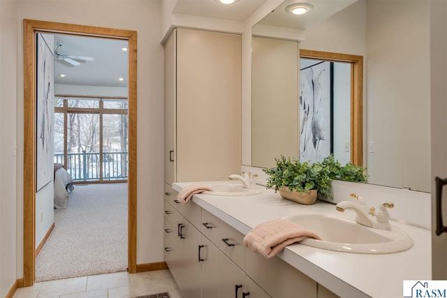 1515 Pleasant View Drive, North Mankato, MN 56003