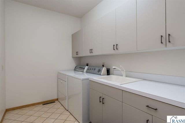 1515 Pleasant View Drive, North Mankato, MN 56003