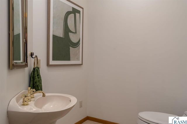 1515 Pleasant View Drive, North Mankato, MN 56003