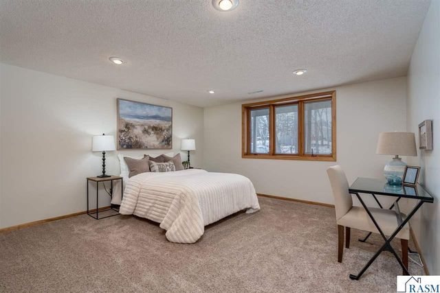 1515 Pleasant View Drive, North Mankato, MN 56003