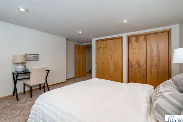 1515 Pleasant View Drive, North Mankato, MN 56003