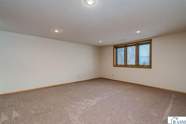 1515 Pleasant View Drive, North Mankato, MN 56003