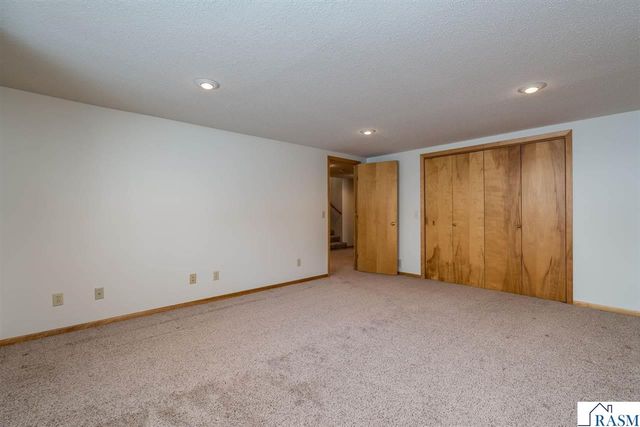 1515 Pleasant View Drive, North Mankato, MN 56003