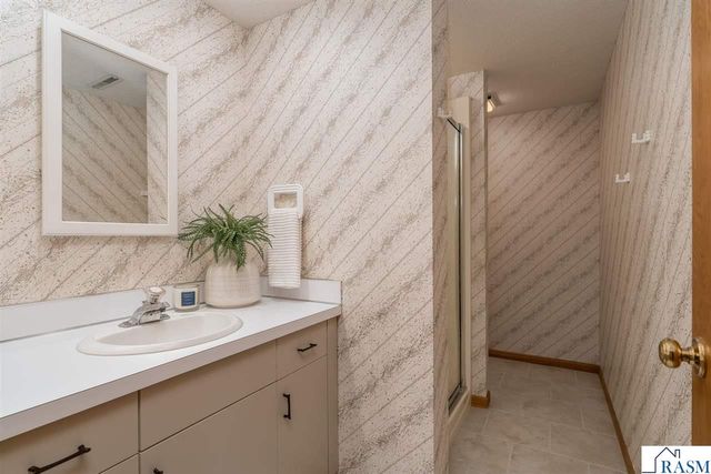 1515 Pleasant View Drive, North Mankato, MN 56003