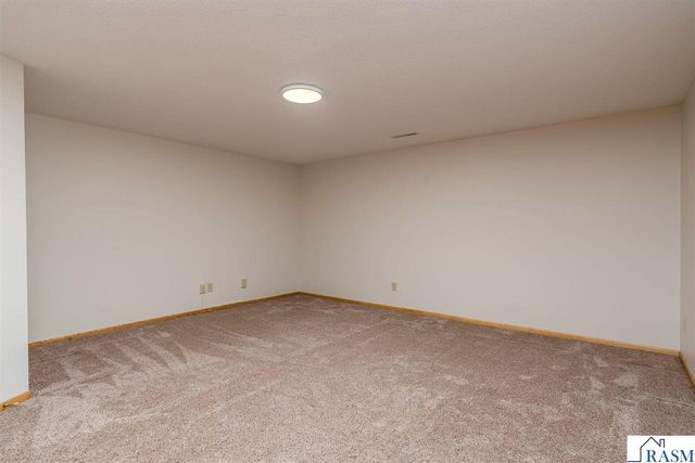 1515 Pleasant View Drive, North Mankato, MN 56003