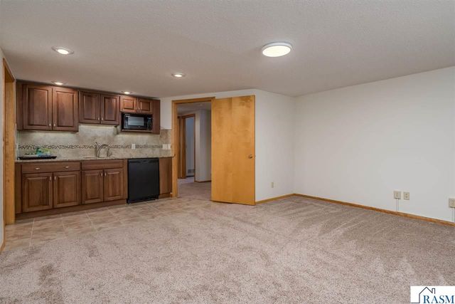 1515 Pleasant View Drive, North Mankato, MN 56003