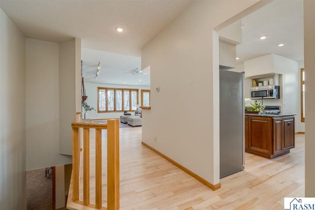 1515 Pleasant View Drive, North Mankato, MN 56003