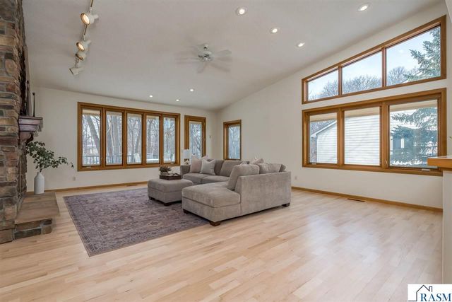 1515 Pleasant View Drive, North Mankato, MN 56003