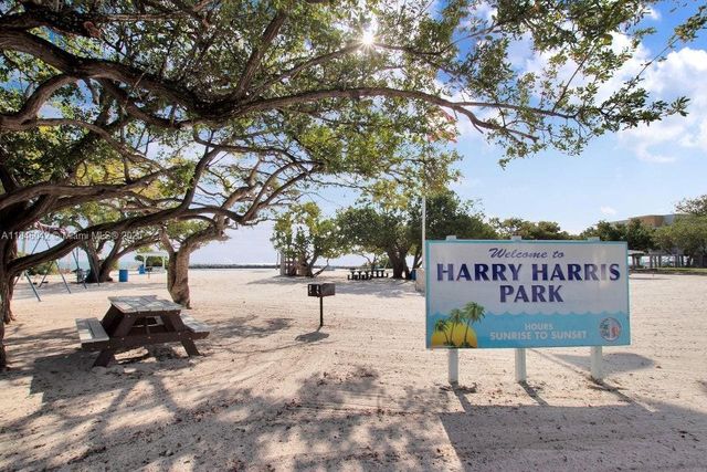 190 Dove Creek Dr, Tavernier, FL 33070