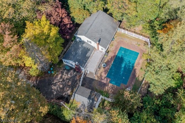 75 Cherokee Ave, Allendale Boro, NJ 07401