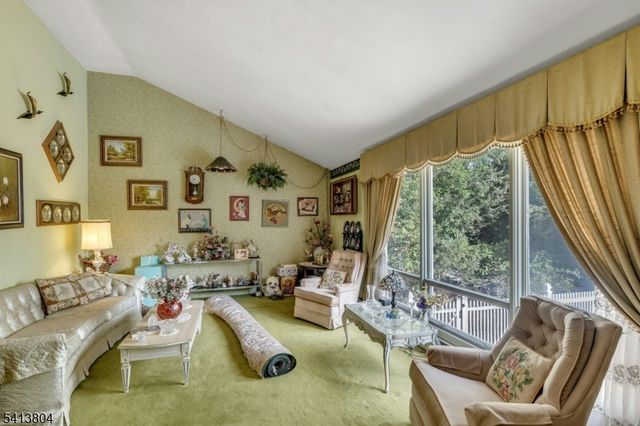 75 Cherokee Ave, Allendale Boro, NJ 07401